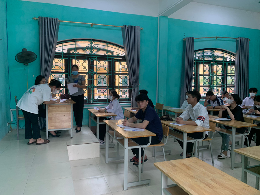 Tâm lý phấn khởi trước kết quả bài thi cuối cùng của thí sinh.