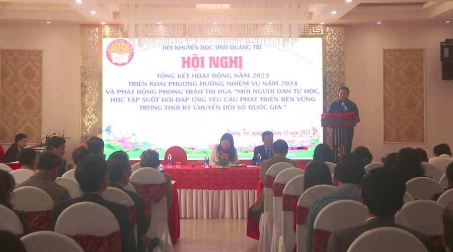 Ông Võ Văn Minh - Phó giám đốc Sở GD&ĐT phát biểu tại hội nghị. Ông Võ Văn Minh - Phó giám đốc Sở GD&ĐT phát biểu tại hội nghị.