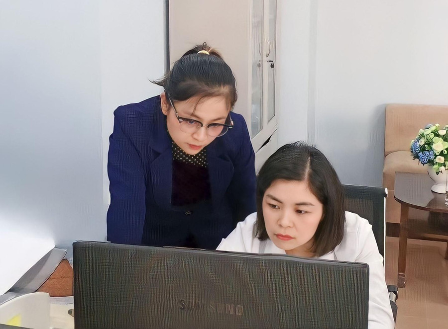 Chị Nhung là tấm gương vượt lên hoàn cảnh, nỗ lực học tập để thay đổi cuộc đời. Chị Nhung là tấm gương vượt lên hoàn cảnh, nỗ lực học tập để thay đổi cuộc đời.