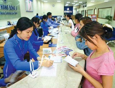 Nhiều ngân hàng giảm lãi suất hợp đồng tín dụng cũ xuống dưới 15%. Ảnh: Internet Nhiều ngân hàng giảm lãi suất hợp đồng tín dụng cũ xuống dưới 15%. Ảnh: Internet