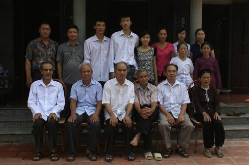 Cả dòng họ Trần Thiên ai cũng tự hào khi biết tin Bách đỗ thủ khoa đại học Cả dòng họ Trần Thiên ai cũng tự hào khi biết tin Bách đỗ thủ khoa đại học