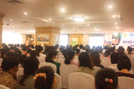 Các giáo viên tham gia tập huấn (Ảnh: MH)