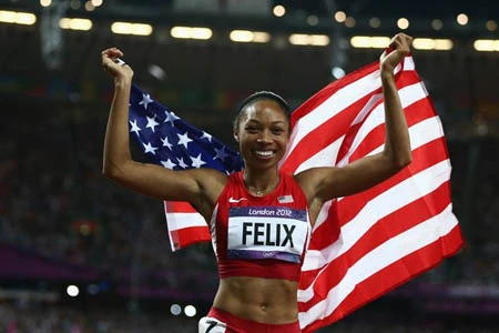 Allyson Felix giành HCV trên đường chạy 200m