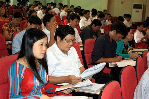 Cán bộ quản lý giáo dục các cấp và các giáo viên tham dự hội nghị. Ảnh, gdtd.vn