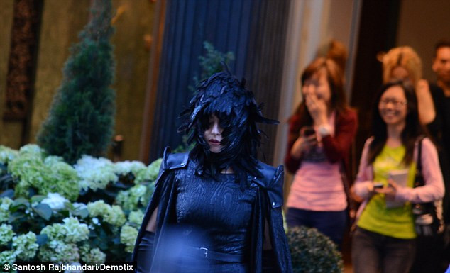 "Quạ đen" Lady Gaga ảnh 4 "Quạ đen" Lady Gaga ảnh 4