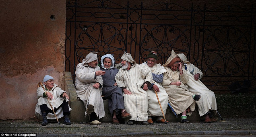 SauKhiang Chau: The Last Supper Of Da Vinci? No, they are just some old men of Chefchaouen with djellaba, sitting and talking each other Read more: http://www.dailymail.co.uk/news/article-2189479/National-Geographic-reveal-winners-2012-Photo-Contest.html#ixzz23mCFCX5O