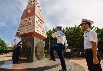 Triển lãm ảnh "Cảm xúc Trường Sa" tại Hà Nội