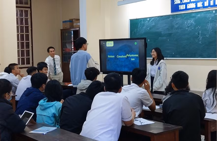 Chia sẻ về phương pháp học và phụ đạo cho các em bằng nhiều hình thức khác nhau.