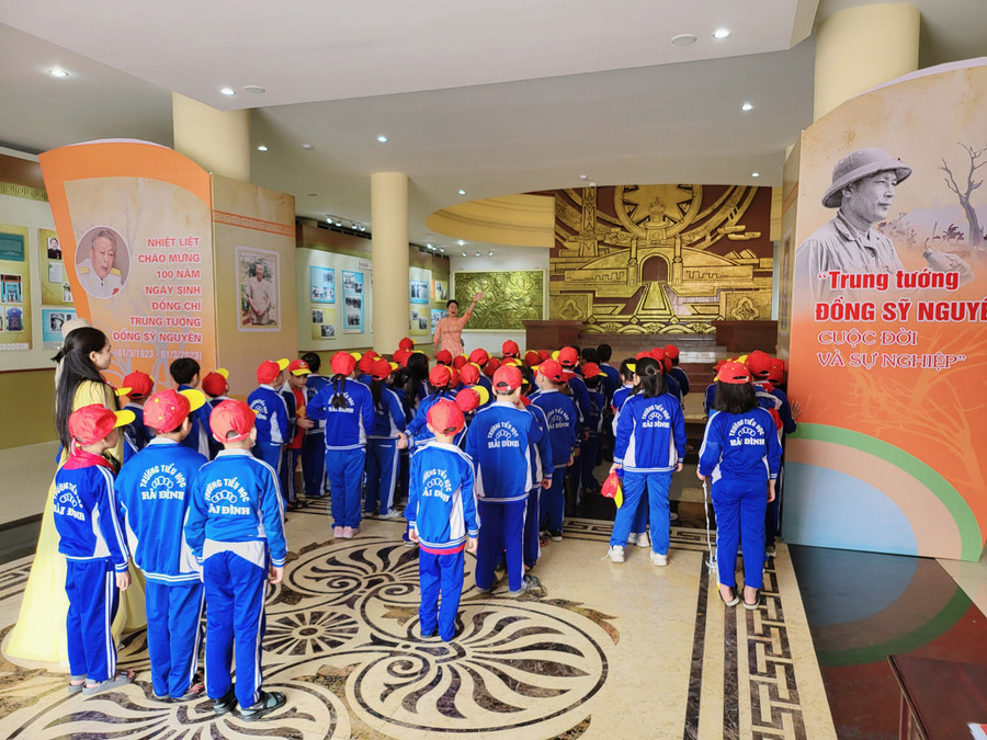 Tiết học trải nghiệm giúp học sinh tự hào về truyền thống dân tộc, biết ơn các thế hệ đi trước, bồi đắp lòng yêu nước.