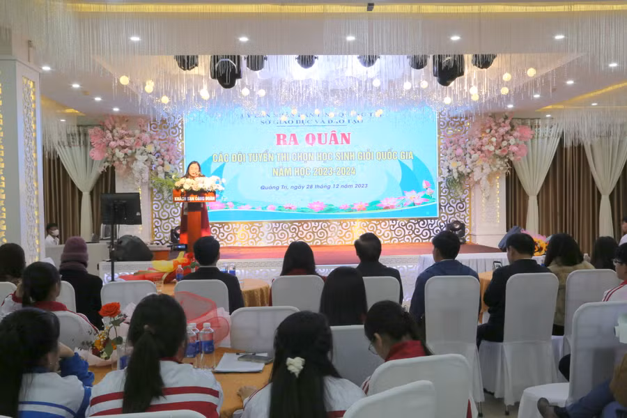 Sở GD&amp;ĐT tổ chức lễ ra quân các đội tuyển thi chọn học sinh giỏi.