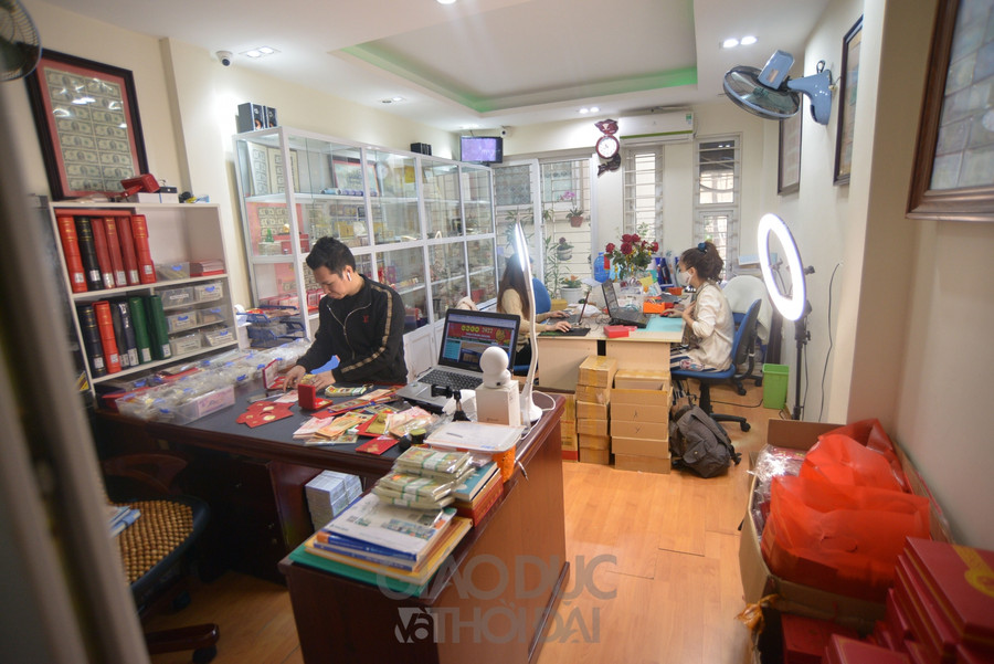 Tiền lưu niệm là tờ tiền đặc biệt do ngân hàng của một số nước trên thế giới in ấn và phát hành nhằm phục vụ nhu cầu quà tặng của người dân.