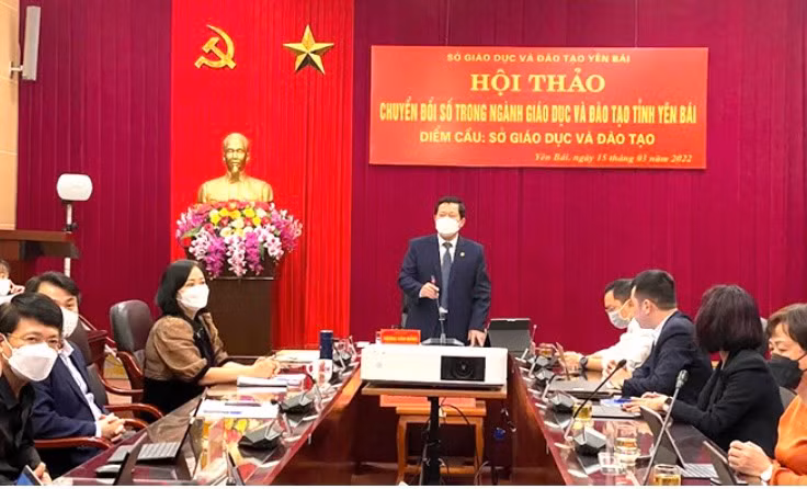 Nhà giáo Vương Văn Bằng, Giám đốc Sở GD&ĐT phát biểu.