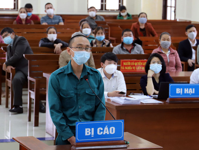 Dương Minh Phú tại phiên tòa xét xử.