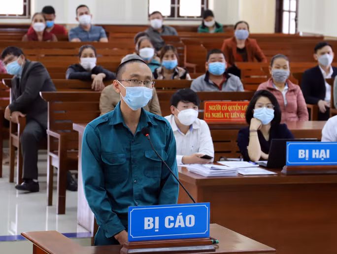 Dương Minh Phú tại phiên tòa xét xử.