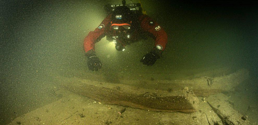 Các thợ lặn đã thực hiện 13 lần lặn xuống con tàu bị chìm, tổng cộng 464 phút, để đưa ra báo cáo đầu tiên về vụ đắm tàu 400 năm tuổi. Ảnh: Christian Howe. Các thợ lặn đã thực hiện 13 lần lặn xuống con tàu bị chìm, tổng cộng 464 phút, để đưa ra báo cáo đầu tiên về vụ đắm tàu 400 năm tuổi. Ảnh: Christian Howe.