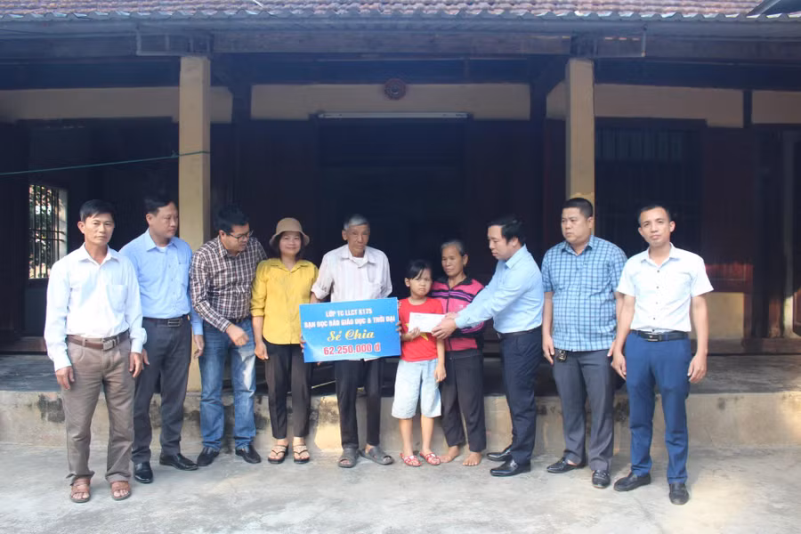 Báo GD&TĐ cùng bạn đọc trao quà hỗ trợ cho hoàn cảnh cháu Hoàng Bảo An ( Cẩm Xuyên, Hà Tĩnh).