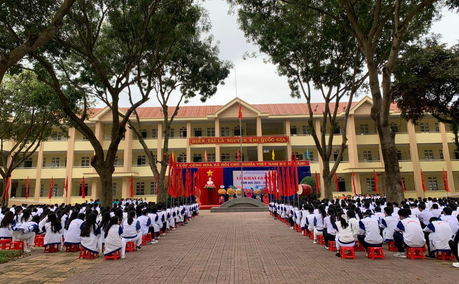 Học sinh Trường Chuyên Nguyễn Tất Thành trong buổi Lễ khai giảng năm học 2023-2024. Học sinh Trường Chuyên Nguyễn Tất Thành trong buổi Lễ khai giảng năm học 2023-2024.