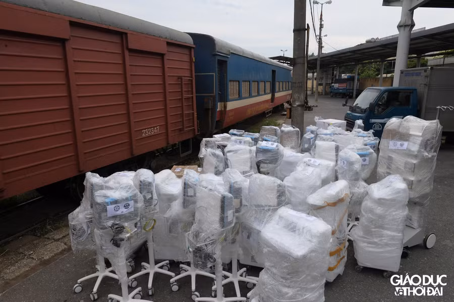 Ông Nam cho biết thêm, theo kế hoạch, sáng sớm mai đoàn tàu sẽ khởi hành từ Hà Nội. Dự kiến đến trưa ngày 2/8 sẽ tới TP Hồ Chí Minh. Chiều tối cùng ngày sẽ được đưa về địa điểm tập kết để lắp đặt.