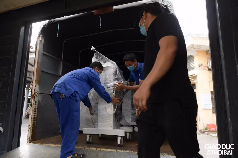 Để quá trình vận chuyển đảm bảo an toàn, ông Nam cho biết, đây là toa tàu hàng được vận chuyển cùng với tàu khách nên các điều kiện về kỹ thuật sẽ tương đối tốt.