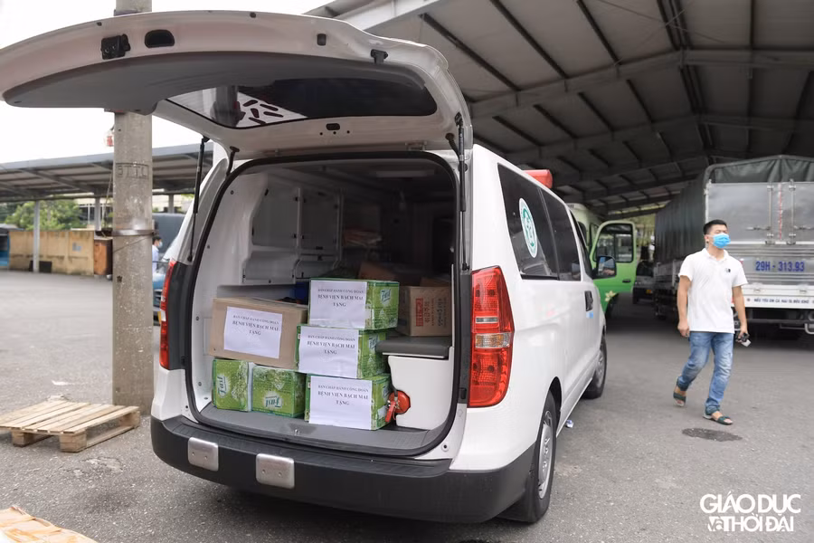 Cận cảnh chuyến tàu chở 10 tấn trang thiết bị y tế hỗ trợ TP Hồ Chí Minh chống Covid-19 ảnh 7