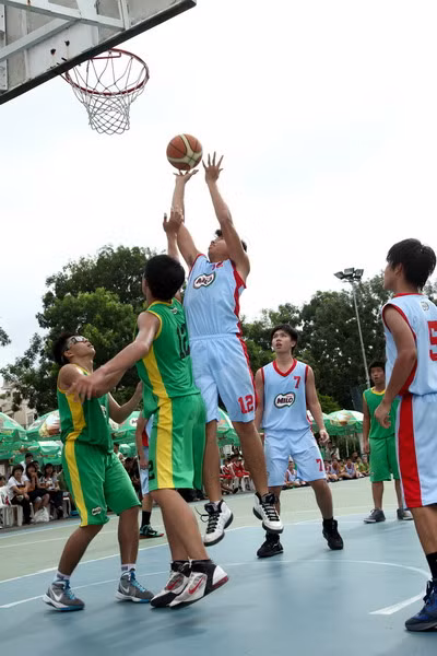 Nhãn hàng Milo luôn đồng hành cùng các giải Bóng rổ, bóng đá HS-SV.