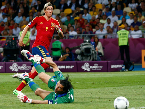 Torres tiếp tục có bàn thắng ở mộ trận chung kết Euro
