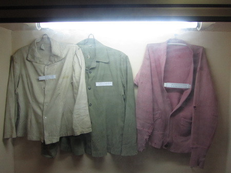 Ba tấm áo thanh niên xung phong của chị Võ Thị Hợi, Nguyễn Thị Xuân và Trần Thị Hường