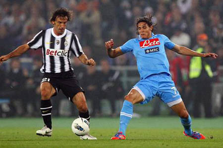 Napoli thổi giá Cavani 100 triệu euro