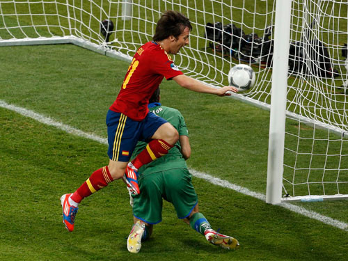 David Silva mở tỉ số cho Tây Ban Nha