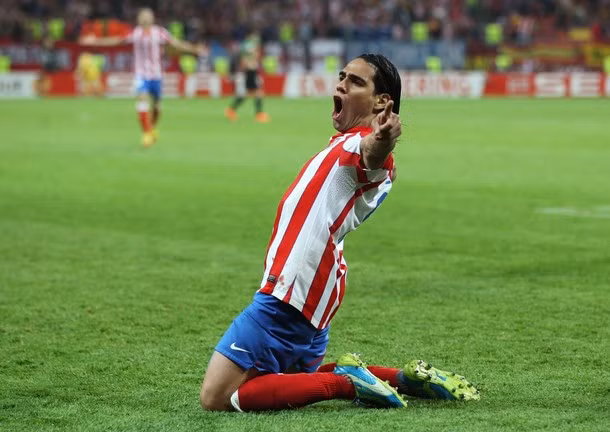 Sir Alex tính chuyện đổi Nani lấy tiền đạo Falcao