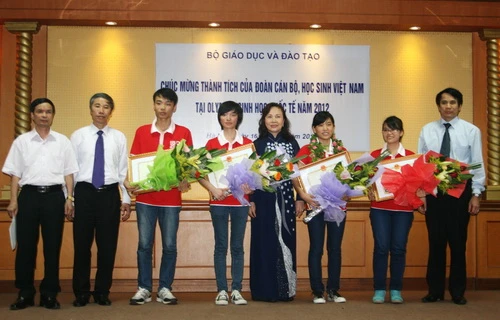 Vinh danh HS Việt Nam đạt thành tích tại Olympic Sinh học Quốc tế 2012