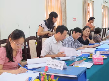 Kiểm tra hồ sơ PCGDMN trẻ 5 tuổi của huyện Kinh Môn (Hải Dương)