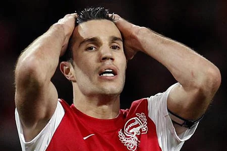 Arsenal quyết không bán van Persie cho Man United