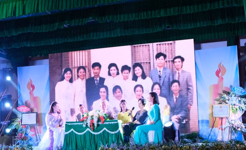 Chương trình giao lưu thắm đượm nghĩa tình