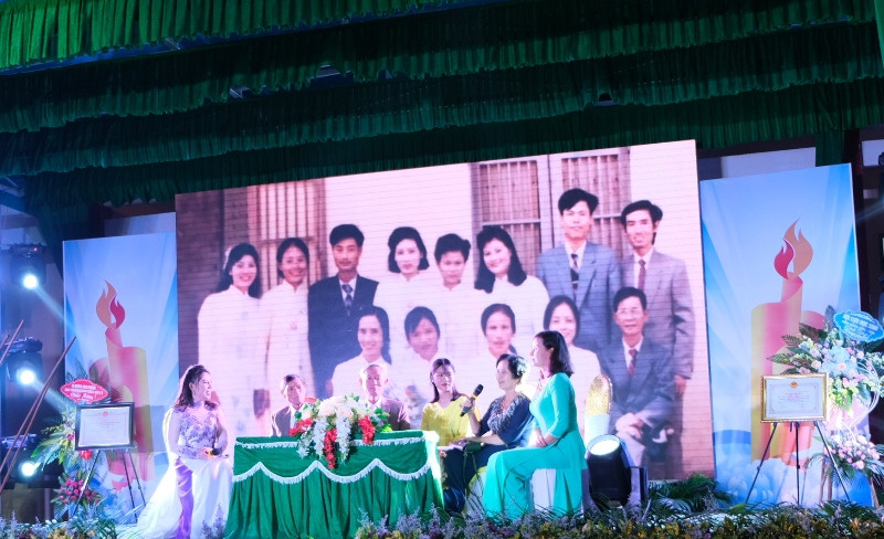 Chương trình giao lưu thắm đượm nghĩa tình