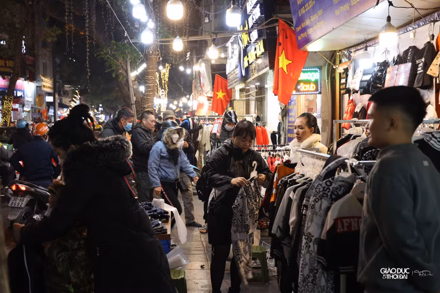 Nếu khéo mặc cả và mua những ngày cận tết, khách còn có thể giảm được khoảng phân nửa giá.