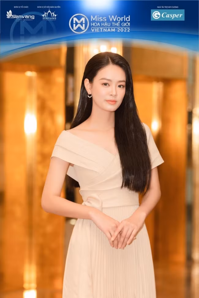 Với chiều cao 1m76 cùng nhan sắc mang đậm vẻ Á Đông, Bùi Khánh Linh là gương mặt nhận được nhiều sự ủng hộ khi tham gia đường đua nhan sắc Miss World Vietnam 2022.