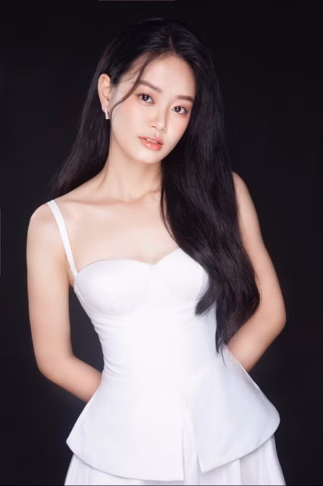 Sở hữu chiều cao 1m76, vẻ đẹp tự nhiên cùng sự tự tin, năng động, Khánh Linh đã xuất sắc lọt top 61 thí sinh bước vào vòng chung khảo Miss World Vietnam 2022