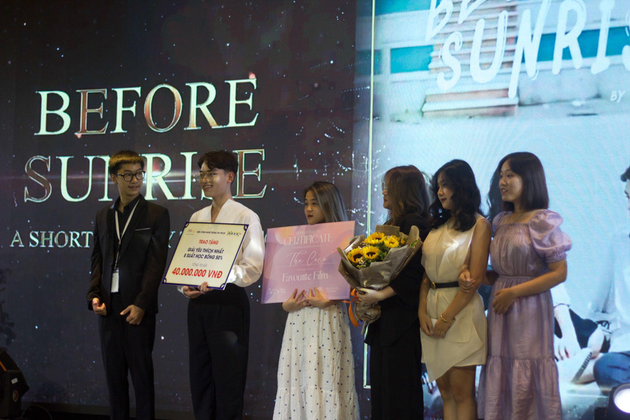 Quán quân thuộc về bộ phim: Royal Flus; Á quân là bộ phim Lấm lem; bộ phim được yêu thích nhất là The coco.