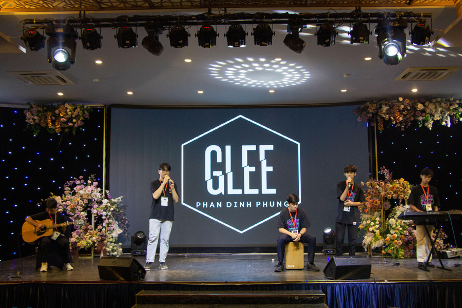 Những tiết mục mở đầu chương trình đến từ nhiều CLB của các trường THPT tại Hà Nội.