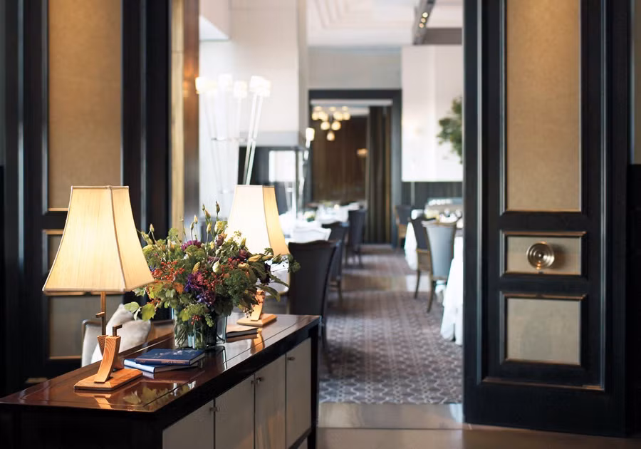 Nhà hàng được biết đến với cách trình bày và hương vị đặc biệt tinh tế. Ảnh: DEBORAH JONES.