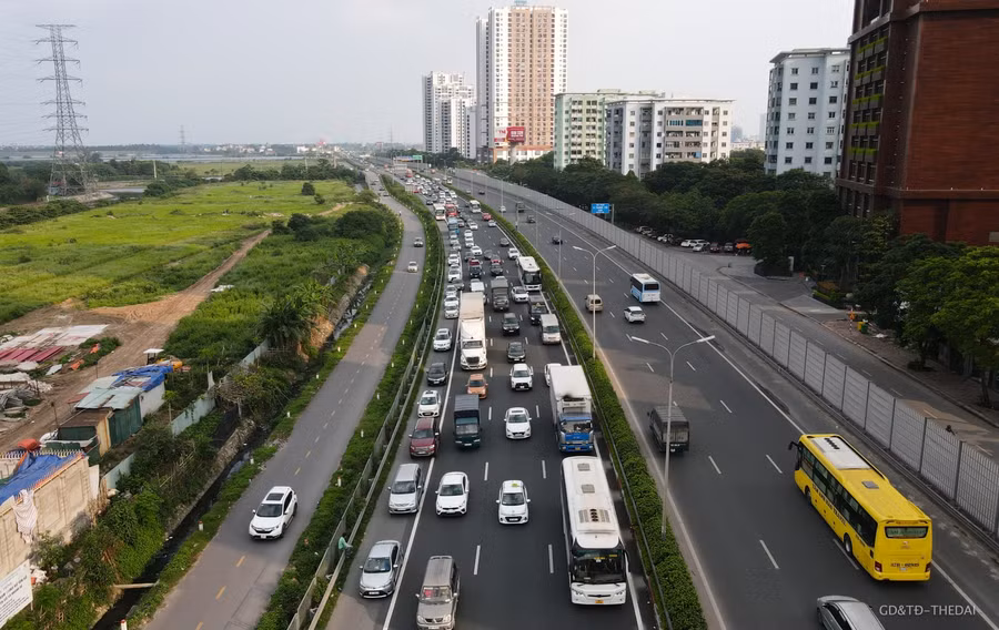 Chưa hết kỳ nghỉ lễ 30/4-1/5, hàng dài phương tiện nối đuôi nhau trở lại Hà Nội ảnh 3