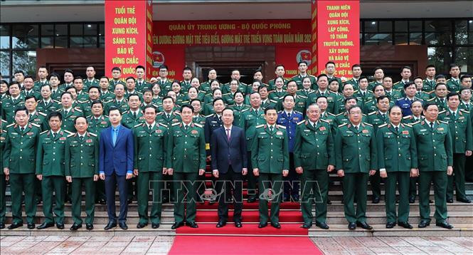 Chủ tịch nước Võ Văn Thưởng với các đại biểu tham dự buổi lễ. Ảnh: Trọng Đức/TTXVN Chủ tịch nước Võ Văn Thưởng với các đại biểu tham dự buổi lễ. Ảnh: Trọng Đức/TTXVN