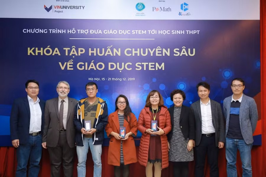 Cô Quyên trong một khóa tập huấn chuyên sâu về giáo dục Stem.