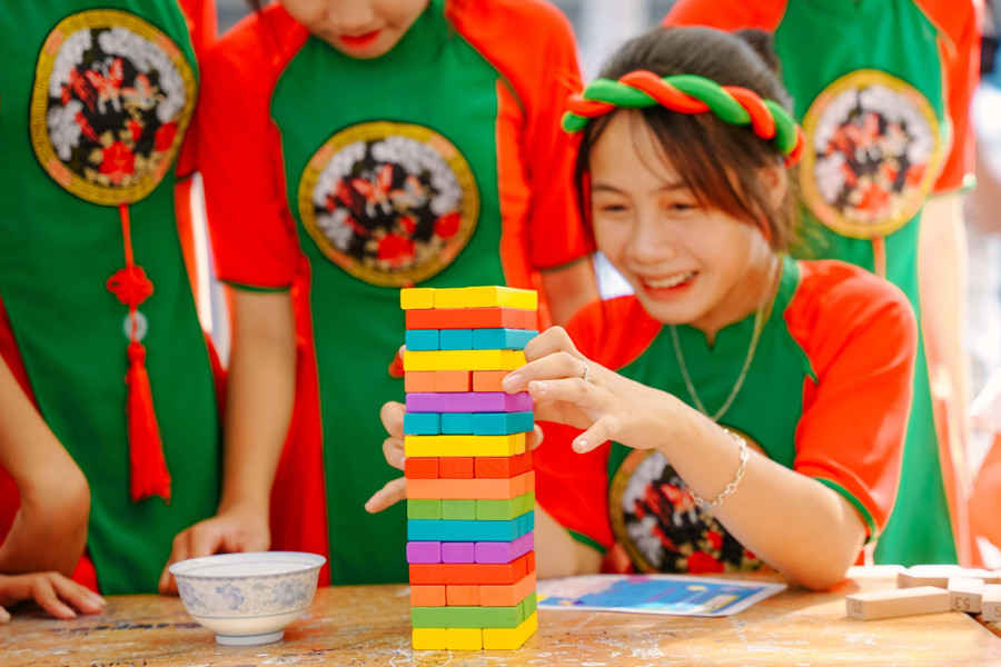 Học Toán có thể thông qua các hoạt động tập thể, trò chơi.