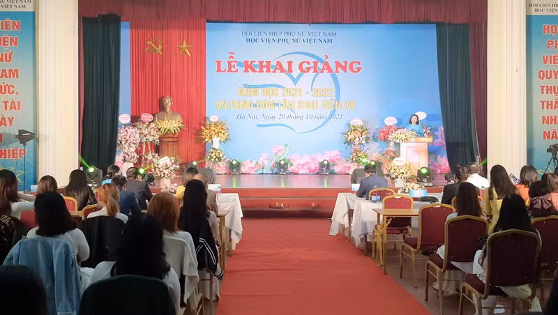Quang cảnh buổi lễ khai giảng.