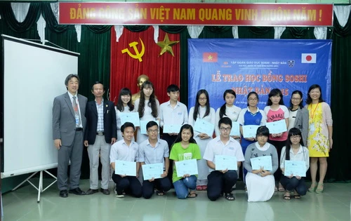 Những HS Đà Nẵng lần đầu tiên nhận được học bổng của tập đoàn SOSHI.
