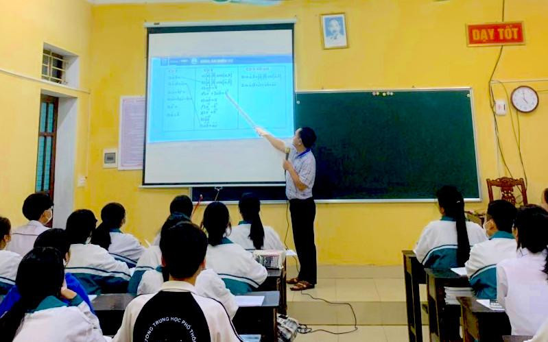 Những giờ học đẩy mạnh ứng dụng chuyển đổi số ở Trường THPT C Hải Hậu. Những giờ học đẩy mạnh ứng dụng chuyển đổi số ở Trường THPT C Hải Hậu.