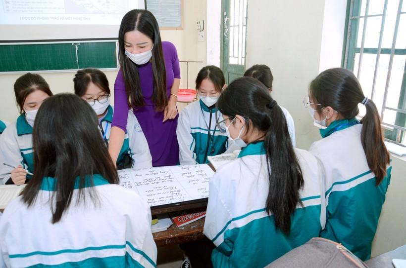 Nỗ lực tạo sự đổi thay từ chất đến lượng trong từng giờ lên lớp ở Trường THPT C Hải Hậu Nỗ lực tạo sự đổi thay từ chất đến lượng trong từng giờ lên lớp ở Trường THPT C Hải Hậu