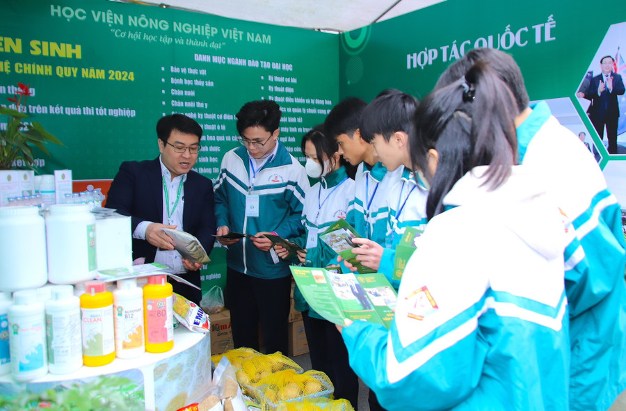 Sự kiện thu hút một số gian hàng của cơ sở giáo dục đại học. Ảnh: Anh Đức. Sự kiện thu hút một số gian hàng của cơ sở giáo dục đại học. Ảnh: Anh Đức.